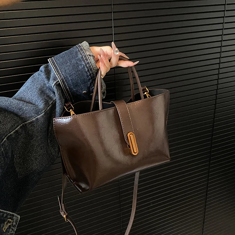 Large Capacity Shoulder Bag for Women New Women's High Quality Texture Handheld Big Girl Bag New Versatile Commuter Letter Bag Fashion Single Shoulder Crossbody Bag Handbag