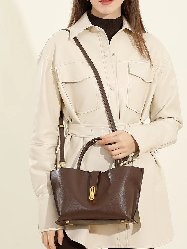 Large Capacity Shoulder Bag for Women New Women's High Quality Texture Handheld Big Girl Bag New Versatile Commuter Letter Bag Fashion Single Shoulder Crossbody Bag Handbag